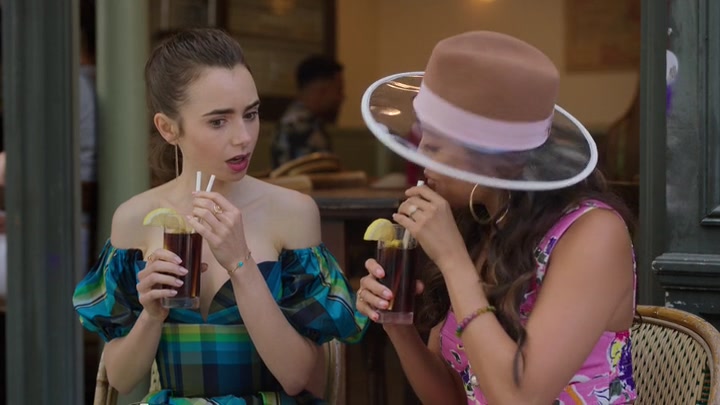 Emily_in_Paris_S02E07_WEBRip_x264-ION10_2170.jpg