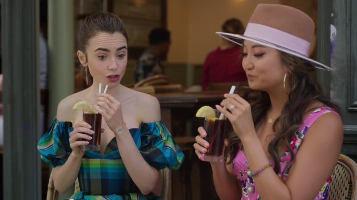 Emily_in_Paris_S02E07_WEBRip_x264-ION10_2172.jpg