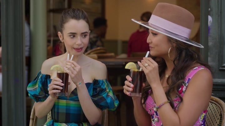 Emily_in_Paris_S02E07_WEBRip_x264-ION10_2173.jpg