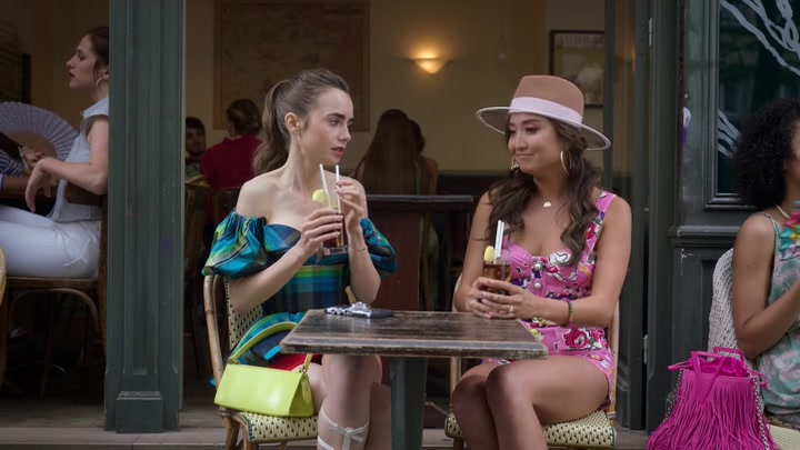 Emily_in_Paris_S02E07_WEBRip_x264-ION10_2175.jpg