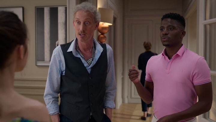 Emily_in_Paris_S02E07_WEBRip_x264-ION10_2353.jpg