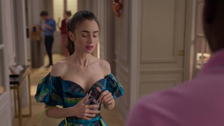 Emily_in_Paris_S02E07_WEBRip_x264-ION10_2363.jpg Emily_in_Paris_S02E07_WEBRip_x264-ION10_2363.jpg
