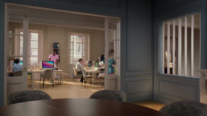 Emily_in_Paris_S02E07_WEBRip_x264-ION10_2376.jpg