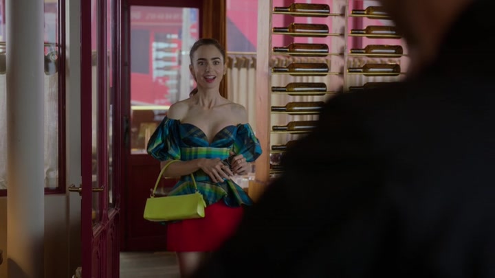 Emily_in_Paris_S02E07_WEBRip_x264-ION10_2406.jpg
