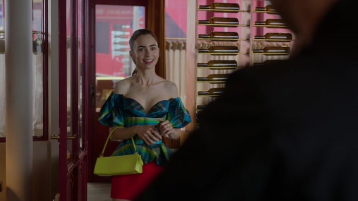 Emily_in_Paris_S02E07_WEBRip_x264-ION10_2407.jpg