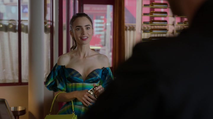 Emily_in_Paris_S02E07_WEBRip_x264-ION10_2409.jpg