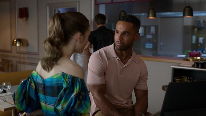 Emily_in_Paris_S02E07_WEBRip_x264-ION10_2430.jpg