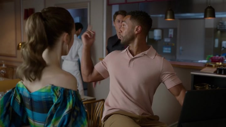 Emily_in_Paris_S02E07_WEBRip_x264-ION10_2447.jpg