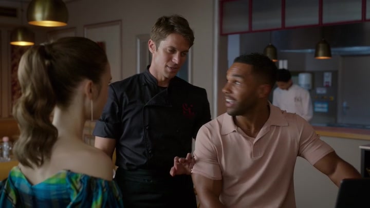 Emily_in_Paris_S02E07_WEBRip_x264-ION10_2453.jpg