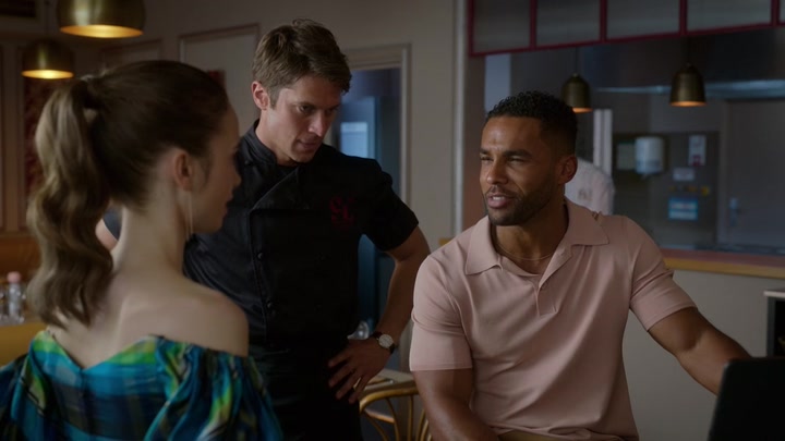 Emily_in_Paris_S02E07_WEBRip_x264-ION10_2463.jpg