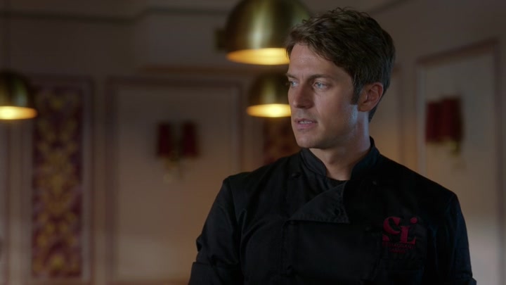 Emily_in_Paris_S02E07_WEBRip_x264-ION10_2495.jpg