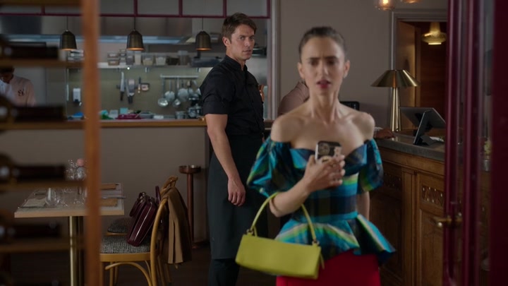 Emily_in_Paris_S02E07_WEBRip_x264-ION10_2497.jpg