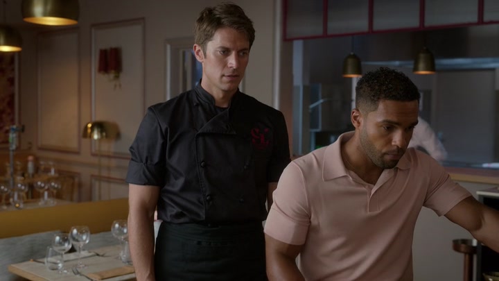 Emily_in_Paris_S02E07_WEBRip_x264-ION10_2502.jpg