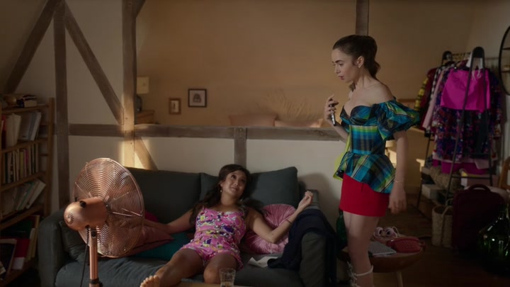 Emily_in_Paris_S02E07_WEBRip_x264-ION10_2509.jpg