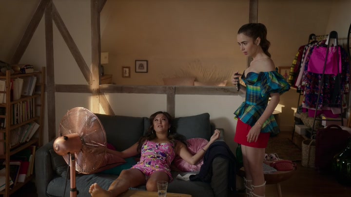 Emily_in_Paris_S02E07_WEBRip_x264-ION10_2512.jpg