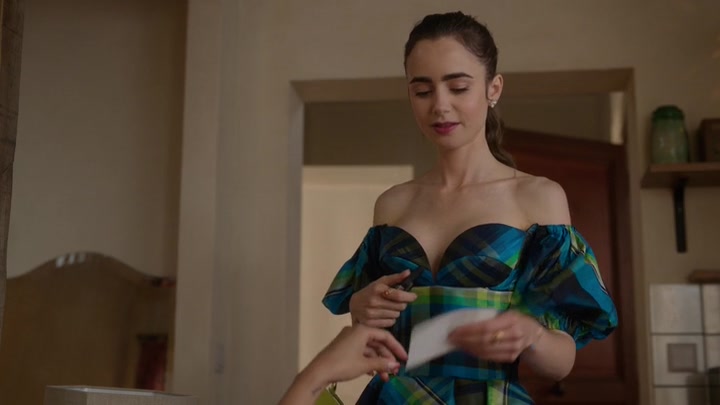 Emily_in_Paris_S02E07_WEBRip_x264-ION10_2517.jpg
