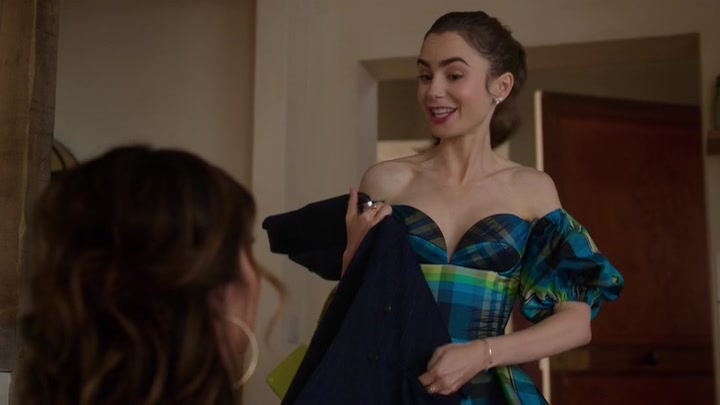 Emily_in_Paris_S02E07_WEBRip_x264-ION10_2536.jpg