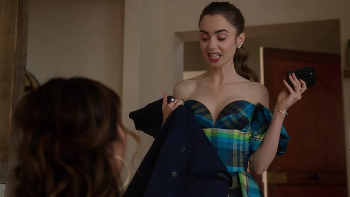 Emily_in_Paris_S02E07_WEBRip_x264-ION10_2540.jpg