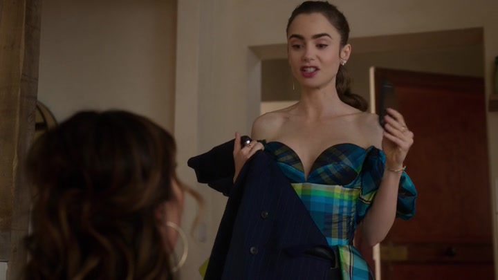 Emily_in_Paris_S02E07_WEBRip_x264-ION10_2541.jpg