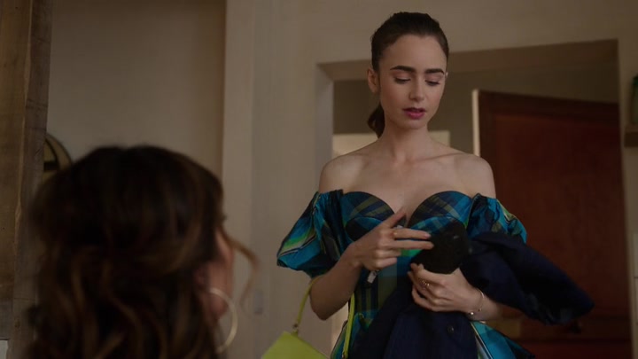Emily_in_Paris_S02E07_WEBRip_x264-ION10_2543.jpg