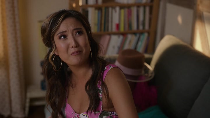 Emily_in_Paris_S02E07_WEBRip_x264-ION10_2557.jpg