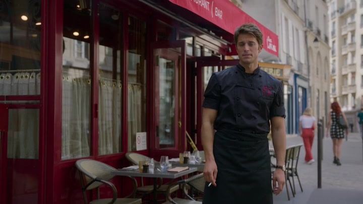 Emily_in_Paris_S02E07_WEBRip_x264-ION10_2570.jpg