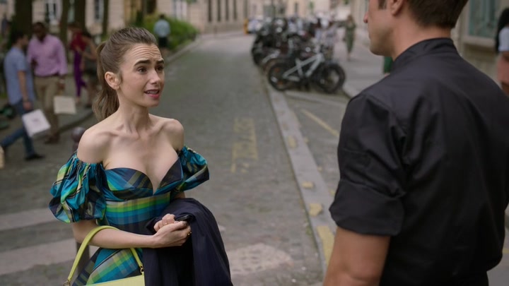 Emily_in_Paris_S02E07_WEBRip_x264-ION10_2575.jpg
