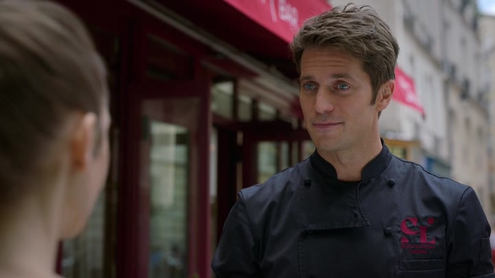 Emily_in_Paris_S02E07_WEBRip_x264-ION10_2586.jpg