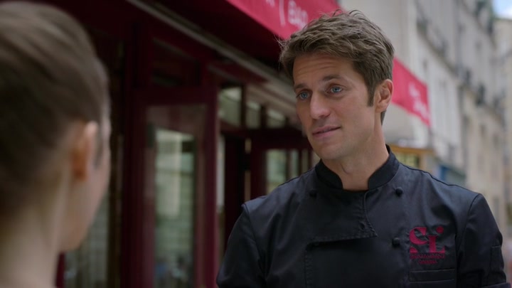Emily_in_Paris_S02E07_WEBRip_x264-ION10_2588.jpg