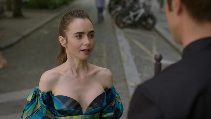 Emily_in_Paris_S02E07_WEBRip_x264-ION10_2590.jpg