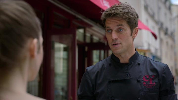 Emily_in_Paris_S02E07_WEBRip_x264-ION10_2603.jpg