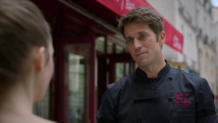 Emily_in_Paris_S02E07_WEBRip_x264-ION10_2610.jpg