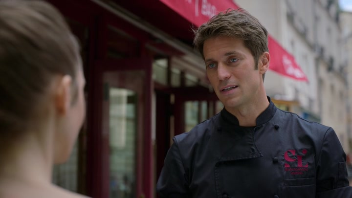 Emily_in_Paris_S02E07_WEBRip_x264-ION10_2611.jpg