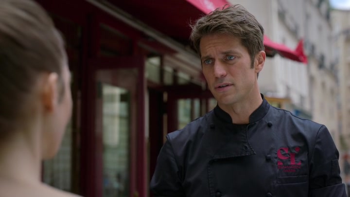 Emily_in_Paris_S02E07_WEBRip_x264-ION10_2620.jpg