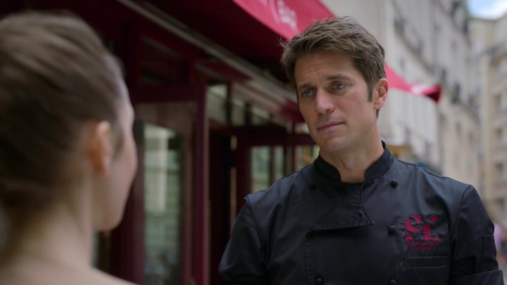 Emily_in_Paris_S02E07_WEBRip_x264-ION10_2629.jpg