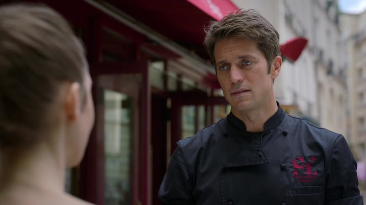 Emily_in_Paris_S02E07_WEBRip_x264-ION10_2633.jpg