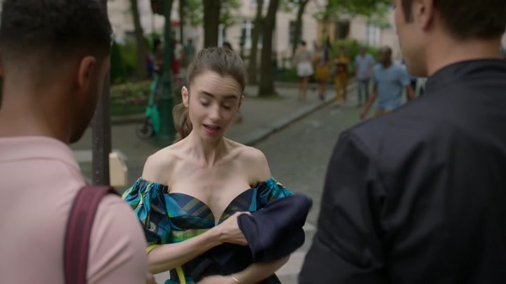 Emily_in_Paris_S02E07_WEBRip_x264-ION10_2650.jpg