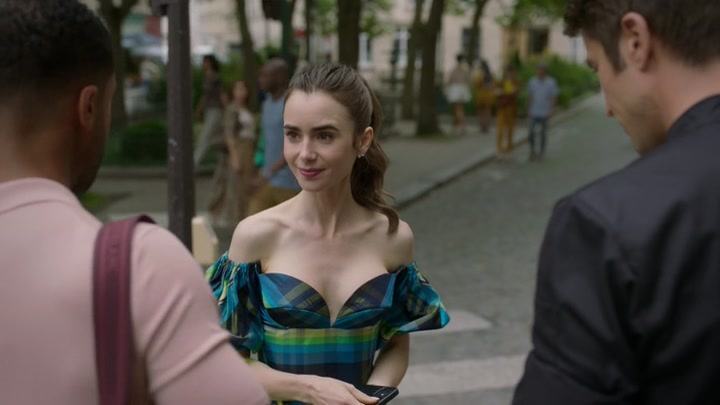 Emily_in_Paris_S02E07_WEBRip_x264-ION10_2654.jpg