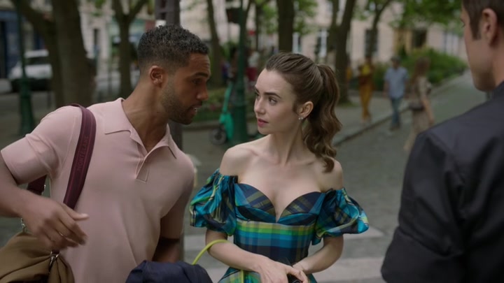Emily_in_Paris_S02E07_WEBRip_x264-ION10_2658.jpg