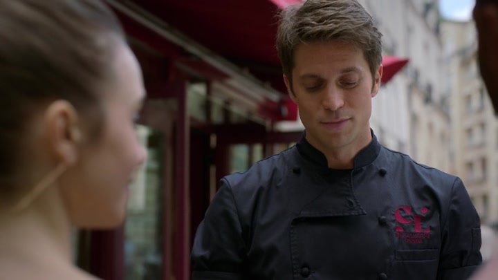 Emily_in_Paris_S02E07_WEBRip_x264-ION10_2667.jpg