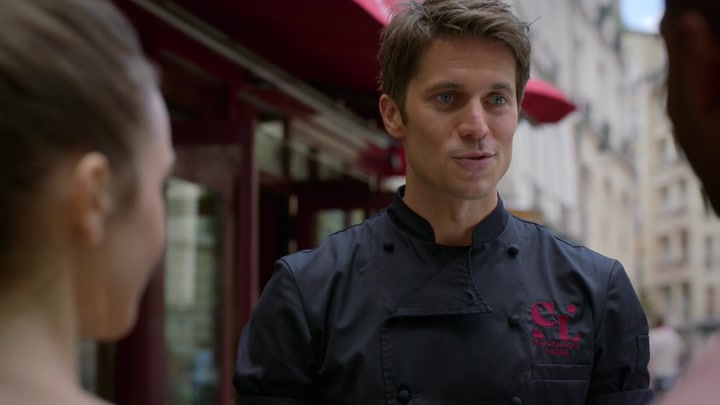 Emily_in_Paris_S02E07_WEBRip_x264-ION10_2669.jpg