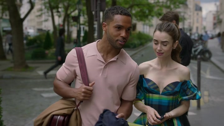Emily_in_Paris_S02E07_WEBRip_x264-ION10_2682.jpg