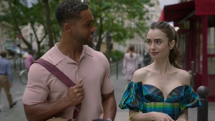 Emily_in_Paris_S02E07_WEBRip_x264-ION10_2711.jpg