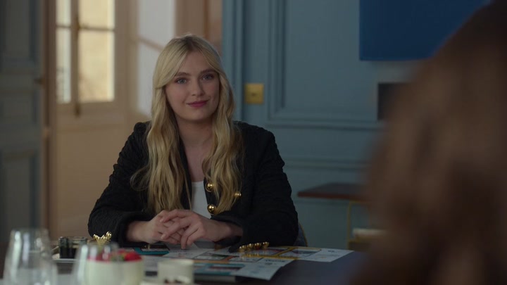 Emily_in_Paris_S02E08_WEBRip_x264-ION10_0060.jpg