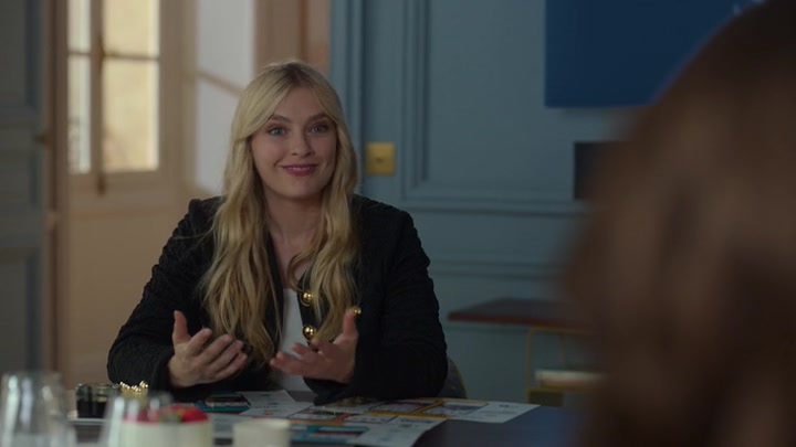 Emily_in_Paris_S02E08_WEBRip_x264-ION10_0098.jpg