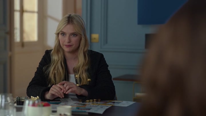 Emily_in_Paris_S02E08_WEBRip_x264-ION10_0106.jpg
