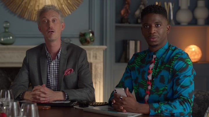 Emily_in_Paris_S02E08_WEBRip_x264-ION10_0133.jpg