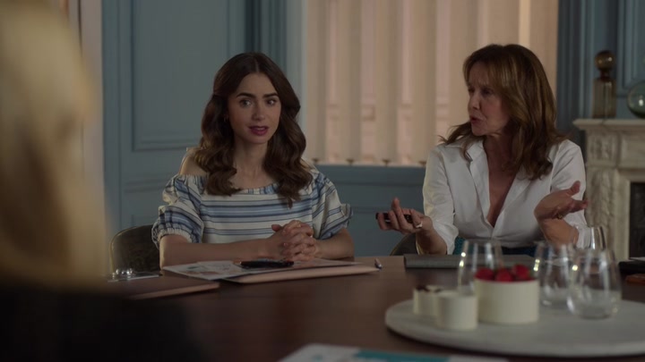 Emily_in_Paris_S02E08_WEBRip_x264-ION10_0153.jpg