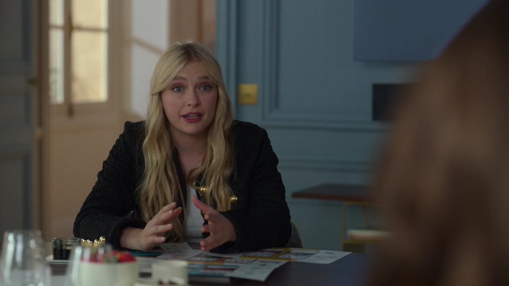 Emily_in_Paris_S02E08_WEBRip_x264-ION10_0159.jpg