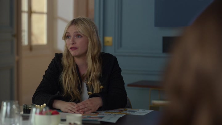 Emily_in_Paris_S02E08_WEBRip_x264-ION10_0166.jpg
